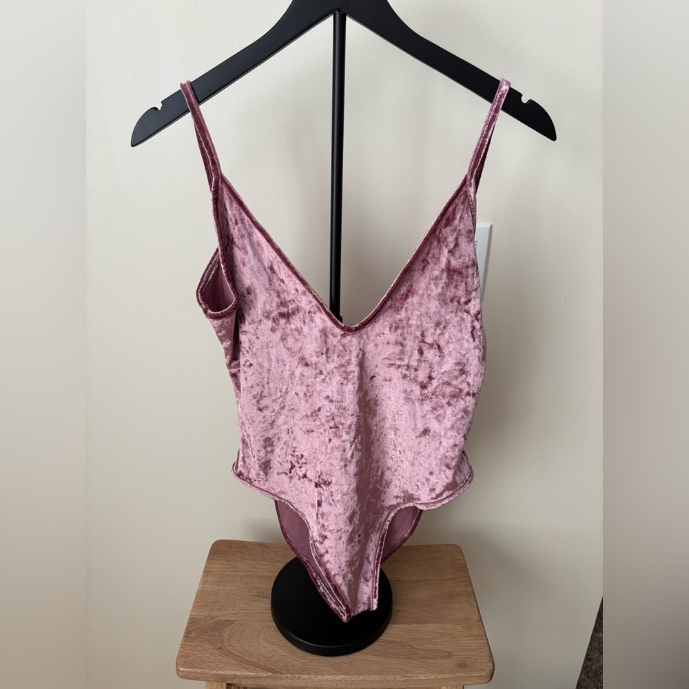 Mauve Rose Velvet Low-Cut Bodysuit – Soft Stretch Fit